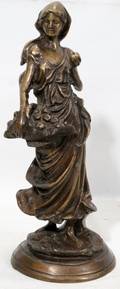 040076 BRONZE SCULPTURE OF A WOMAN WA BASKET H 11