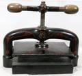 041126 ANTIQUE IRON BOOK PRESS H 12 W 16