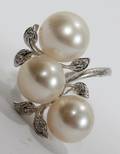 060119 14KT WHITE GOLD DIAMOND AND PEARL RING