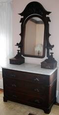 032138 AMERICAN WALNUT VANITY DRESSER 19TH C H 83