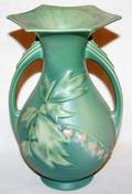 010221 ROSEVILLE BLEEDING HEART PATTERN POTTERY VASE