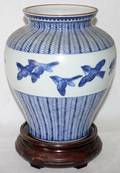 051317 JAPANESE BLUE  WHITE VASE H 10