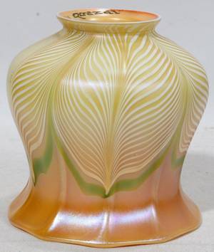 031250 QUEZAL PULLED FEATHER WITH GREEN TRIM SHADE