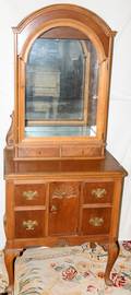 021280 QUEEN ANNE STYLE SECRETARY DESK H 67 L 27