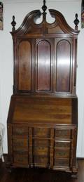 021269 JAMESTOWN FURNITURE CHERRY BLOCKFRONT DESK