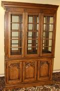 122338 OAK DISPLAY CABINETBREAKFRONT H 88 W 53