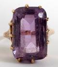 122393 AMETHYST AND 8KT GOLD RING