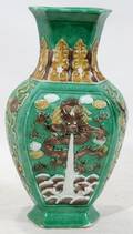 060452 CHINESE PORCELAIN VASE H 8 12 DIA 5