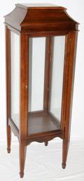 041489 MAHOGANY CURIO CABINET MID 20TH C H 50