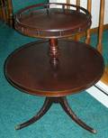 041488 GEORGIAN STYLE MAHOGANY TWOTIER TABLE