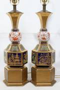 051560 IMARI STYLE PORCELAIN LAMPS MID 20TH C PAIR