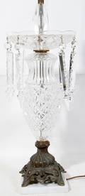040524 GLASS AND CRYSTAL LAMP