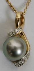 040026 12MM SOUTH SEA PEARL  SIDE DIAMOND PENDANT