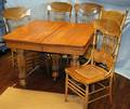 030030 AMERICAN OAK TABLE  FIVE CHAIRS C 1900 10 PCS