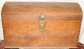 061090 OAK COFFERTRUNK EARLY 19TH C H 27 W 46