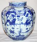 091117 CHINESE PORCELAIN VASE H 10 14 DIA 9
