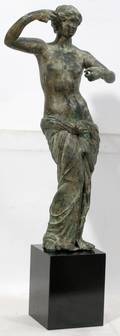 112098 PATINATED BRONZE SCULPTURE OF ROMAN GODDESS