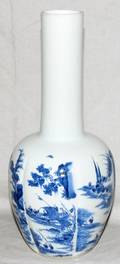 071092 CHINESE PORCELAIN VASE H 10 DIA 4 12