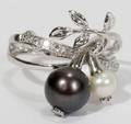 090127 14KT WGOLD DIAMOND  BLACKWHITE PEARL RING