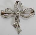 082150 GOLD  DIAMOND CLAD BOW BROOCH 1 34 X 1 34