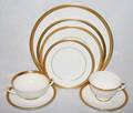 070251 ROYAL DOULTON ROYAL GOLD DINNER SERVICE 85