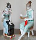 070342 HUNGARIAN HOLLOHAZA PORCELAIN FIGURINES 2 PCS