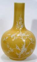 072353 CHINESE PORCELAIN BUD VASE H 11