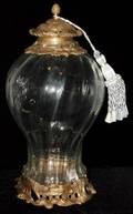 072442 CASTILIAN GILT METAL AND GLASS COVERED URN H 19