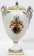 111010 MEISSEN ARMORIAL URN WITH COVER C 17741814