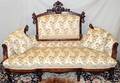 091030 VICTORIAN WALNUT PARLOR SOFA  FOUR CHAIRS