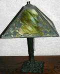 090039 TIFFANY STYLE METAL  SLAG GLASS TABLE LAMP