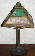 090041 BRASS  SLAG GLASS TABLE LAMP C 1940 H 19