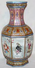 121082 CHINESE PAINTED PORCELAIN OCTAGONAL VASE