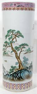 121197 CHINESE DECORATED PORCELAIN UMBRELLA JAR
