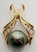 122324 14 KT YELLOW GOLD BLACK PEARL  DIAMOND PENDANT