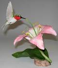 113642 BOEHM BISQUE RUBY THROATED HUMMINGBIRD LILY