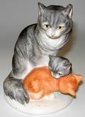 113727 BOEHM BISQUE FIGURE OF CAT WKITTENS H6 W4