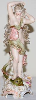 031082 GERMAN PORCELAIN FIGURE OF THE GODDESS VENUS