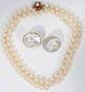 020182 14 KT YELLOW GOLD PEARL NECKLACE AND EARRINGS