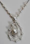 050288 14 KT WHITE GOLD PEARL  DIAMOND NECKLACE