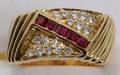 012317 18K YELLOW GOLD RING W DIAMONDS  RUBIES
