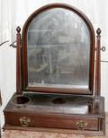 042398 MAHOGANY DRESSING STAND WMIRROR H 26 W 20