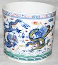 040489 CHINESE DRAGON MOTIF PORCELAIN PLANTER H 6