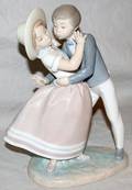 011572 LLADRO PORCELAIN FIGURE WALTZ TIME H95
