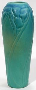 022441 VAN BRIGGLE DAFFODIL POTTERY VASE H 9 12