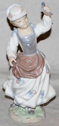 011583 LLADRO PORCELAIN FIGURE GIRL W SPARROW