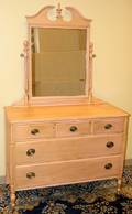 010562 SHERATON STYLE ANTIQUE FINISHED BEDROOM SET