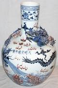 050041 CHINESE BLUE  WHITE PORCELAIN VASE H 22