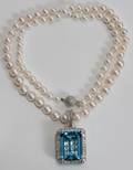 042042 25CT EMERALD  BLUE TOPAZ PENDANT ON PEARLS