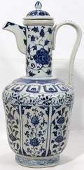 081089 CHINESE BLUE  WHITE CERAMIC COVERED JUG